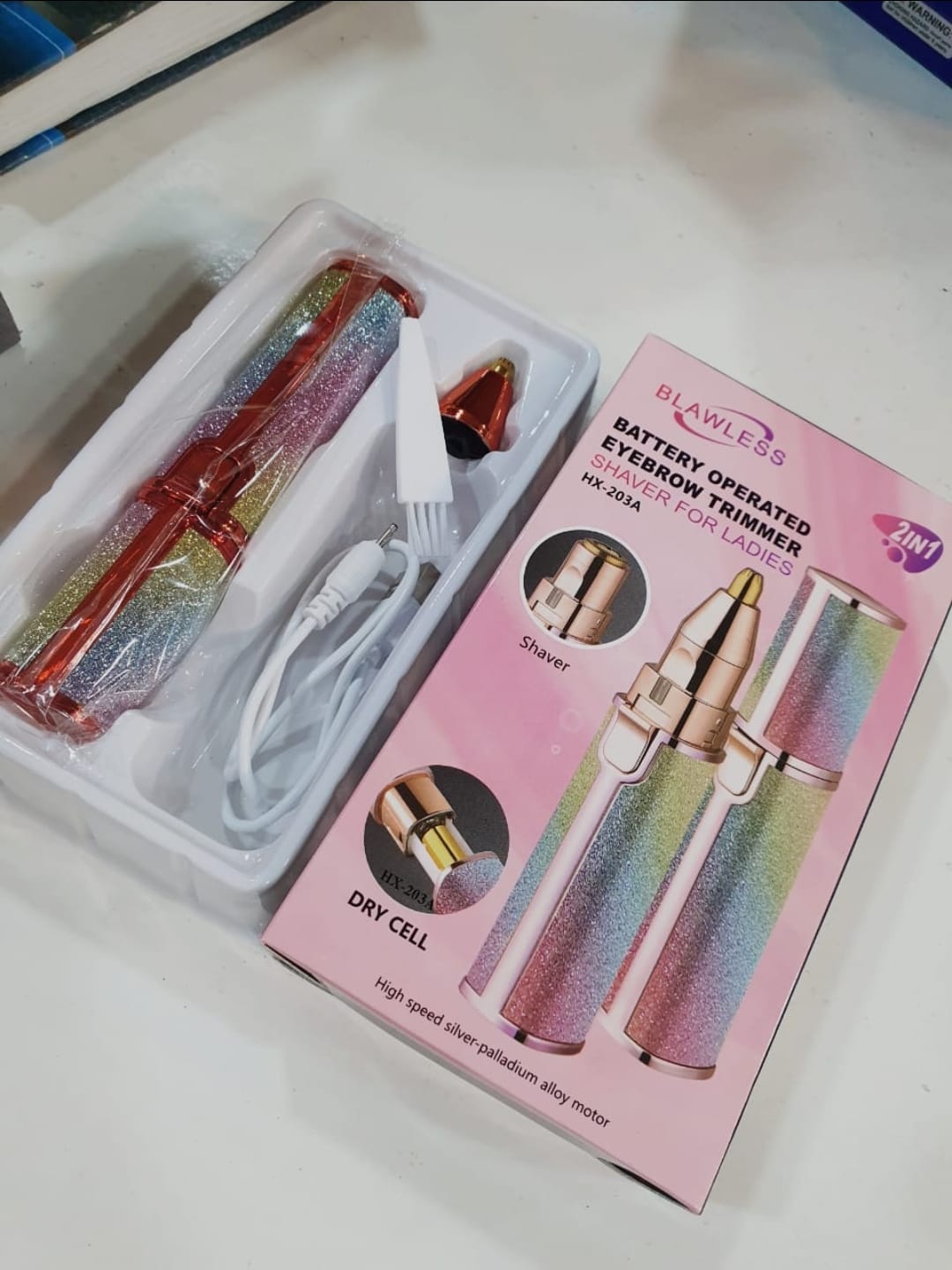 Blawless 2-in-1 Eyebrow Trimmer and Facial Hair Remover, model HX-203A.