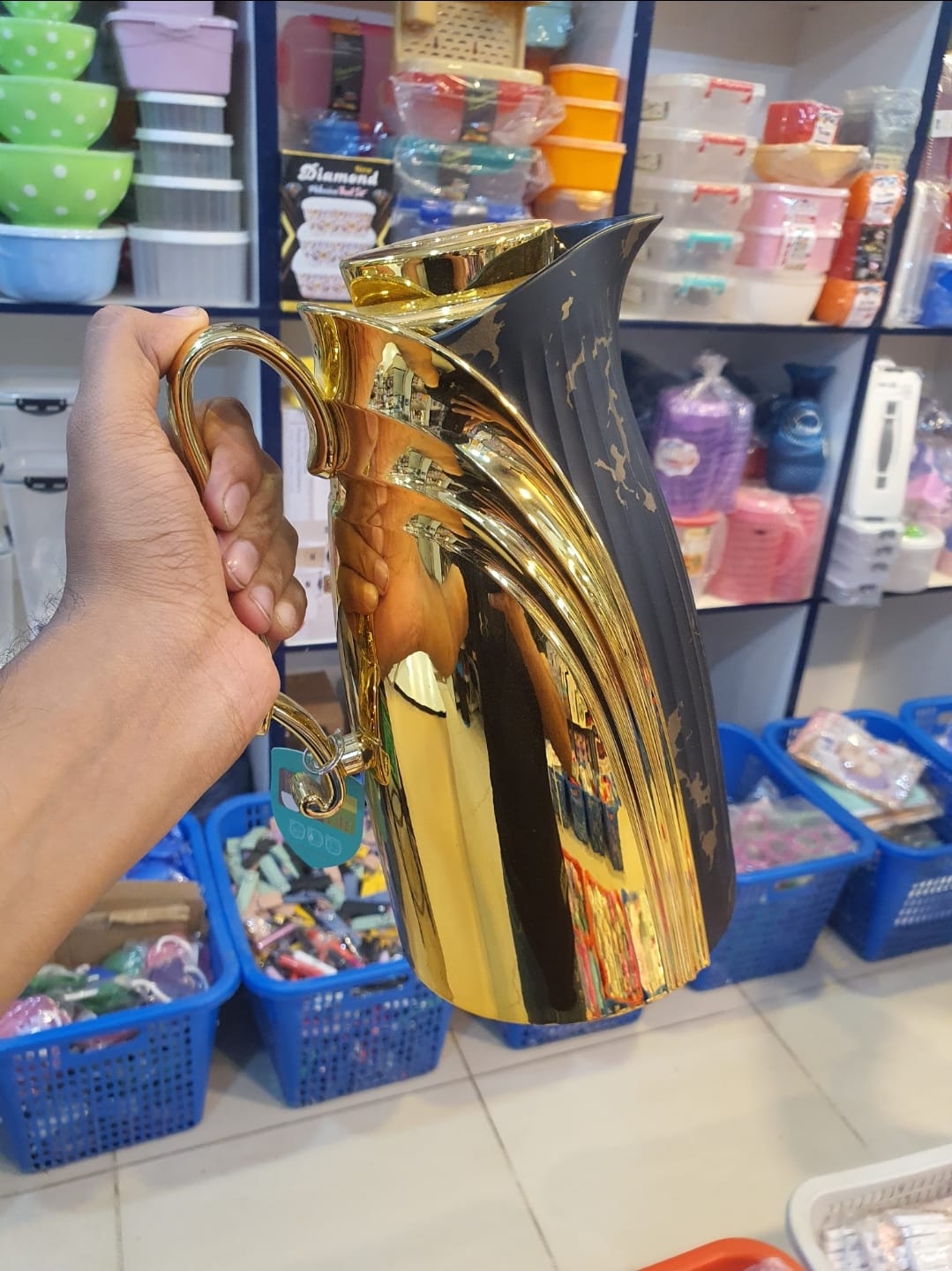 PILSCO Deluxe Vacuum Flask, a type of thermos or insulated bottle.