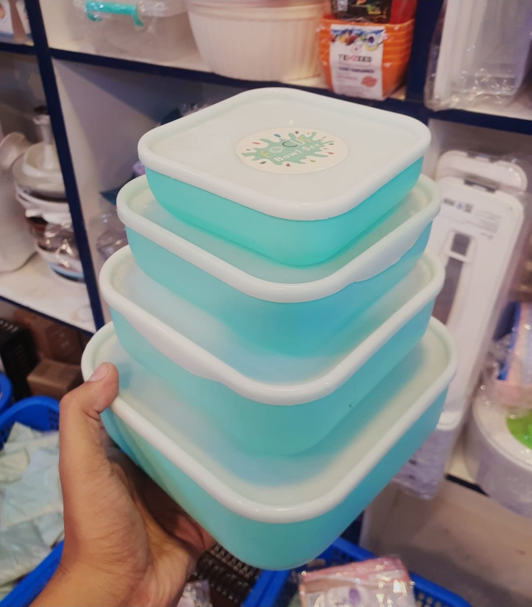 4-piece square plastic bowl set, also referred to as a "Splash Bowl Set" or "Quadro Bowl Set".